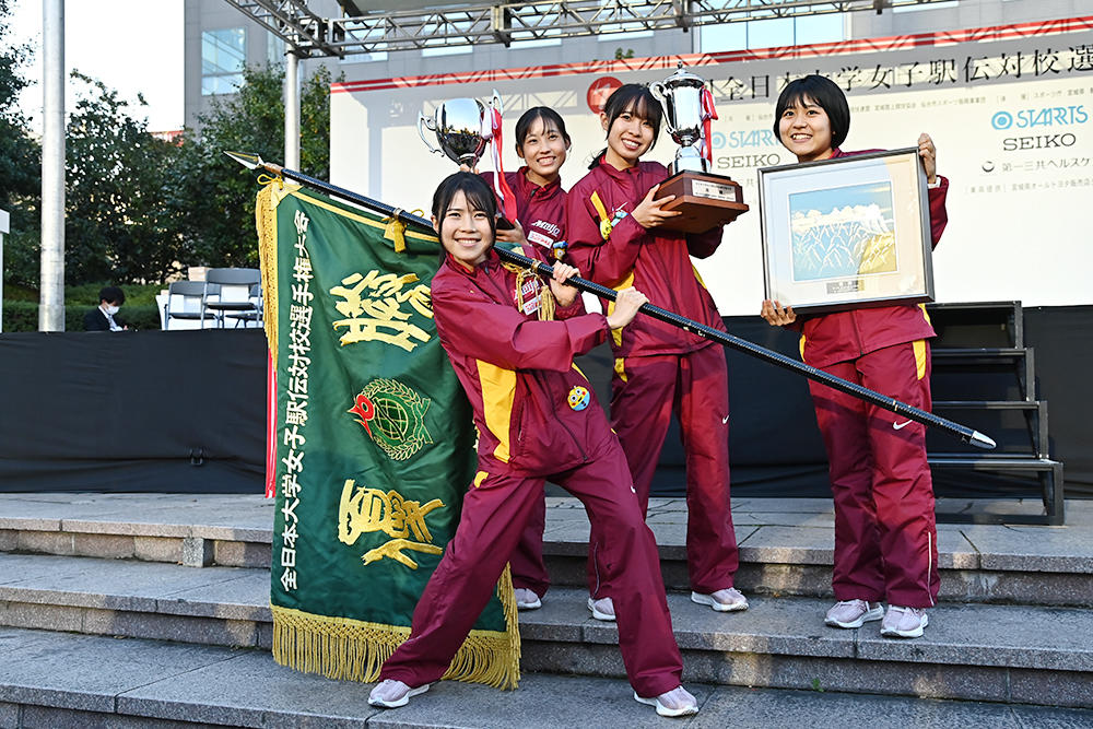 全日本大学女子駅伝<br />圧巻リレーで史上初の６連覇
